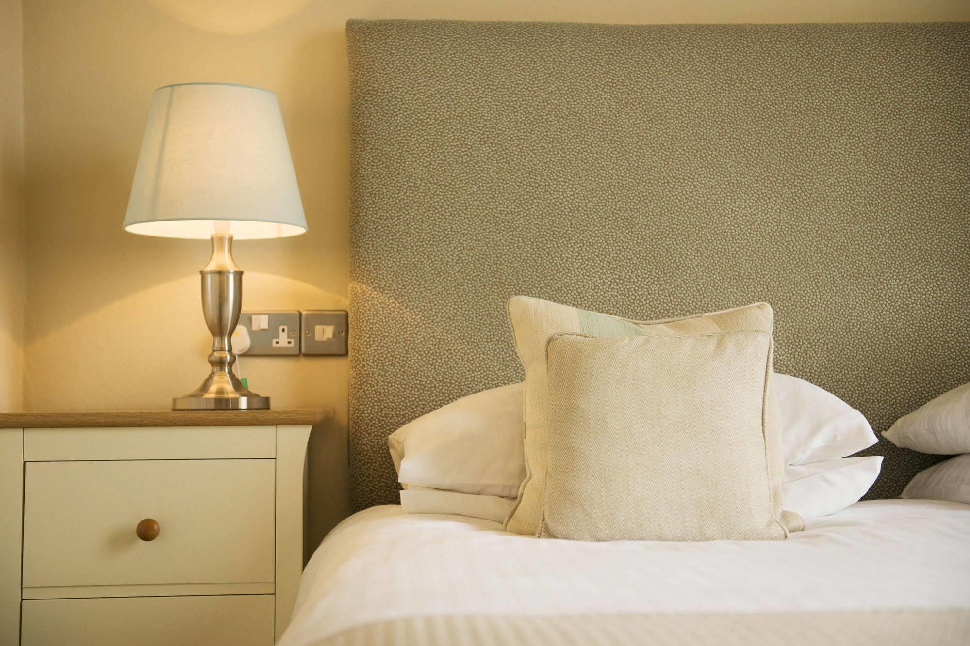 Rose & Crown Hotel Yealmpton ภายนอก รูปภาพ